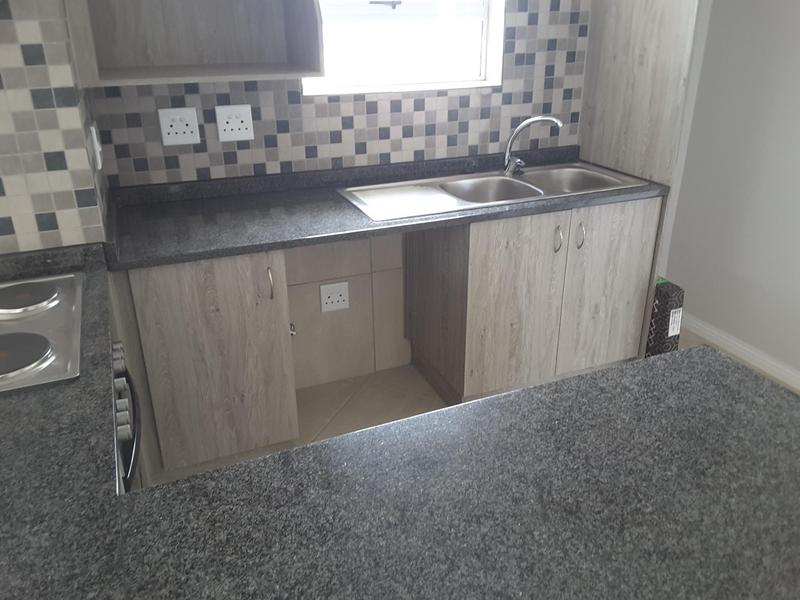 To Let 2 Bedroom Property for Rent in Buhrein Western Cape